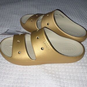 NWT CROCS Unisex Classic Gold Metallic Two Strap Slide Sandals 209970-710 M5/W7
